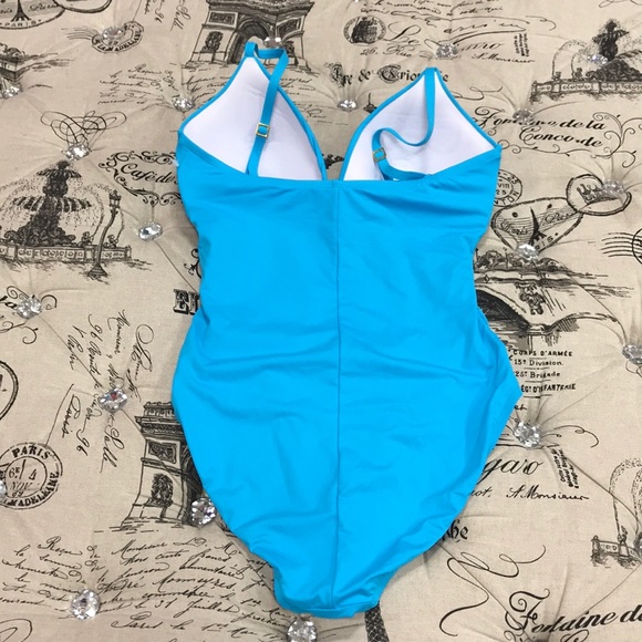 🎁 LA BLANCA Island Goddess Twist Front Keyhole Swimsuit - Picture 6 of 8